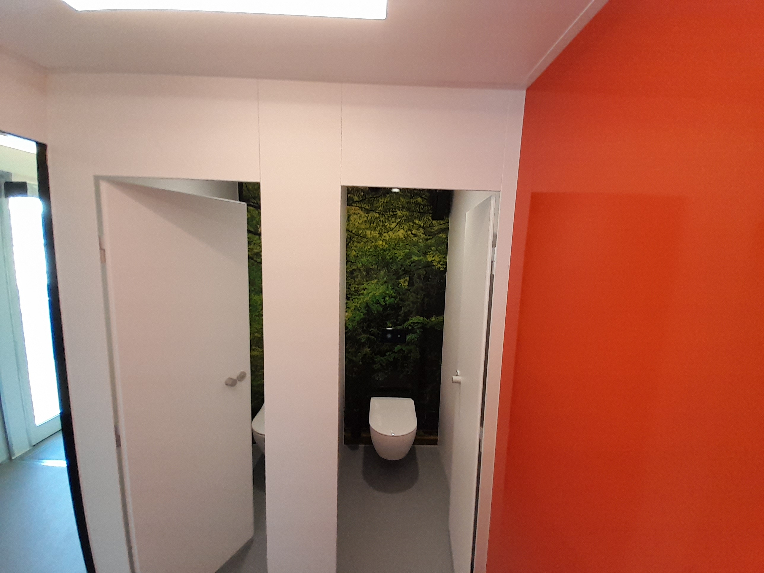 WC-Trennwand in mobilen Container